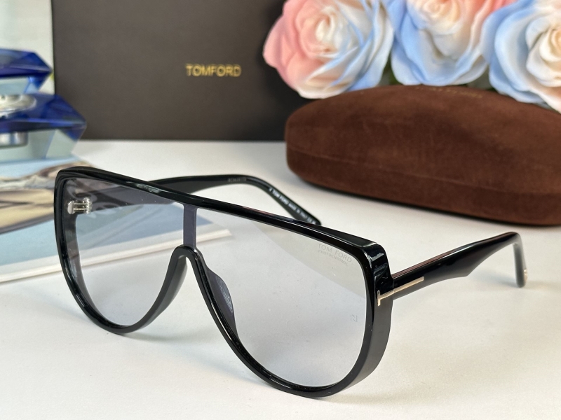TOM FORD